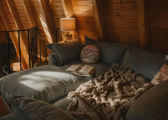 Sunset-view A-frame Sleeps 12 Dog Friendly