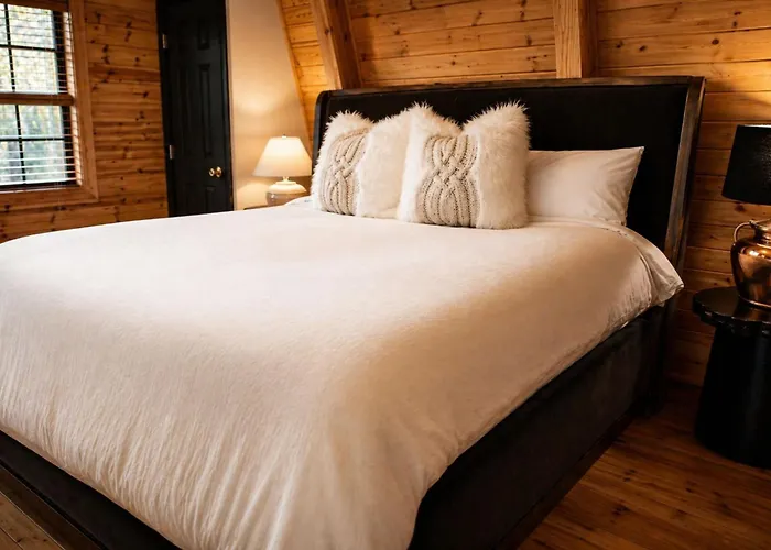 Sunset-view A-frame Sleeps 12 Dog Friendly *